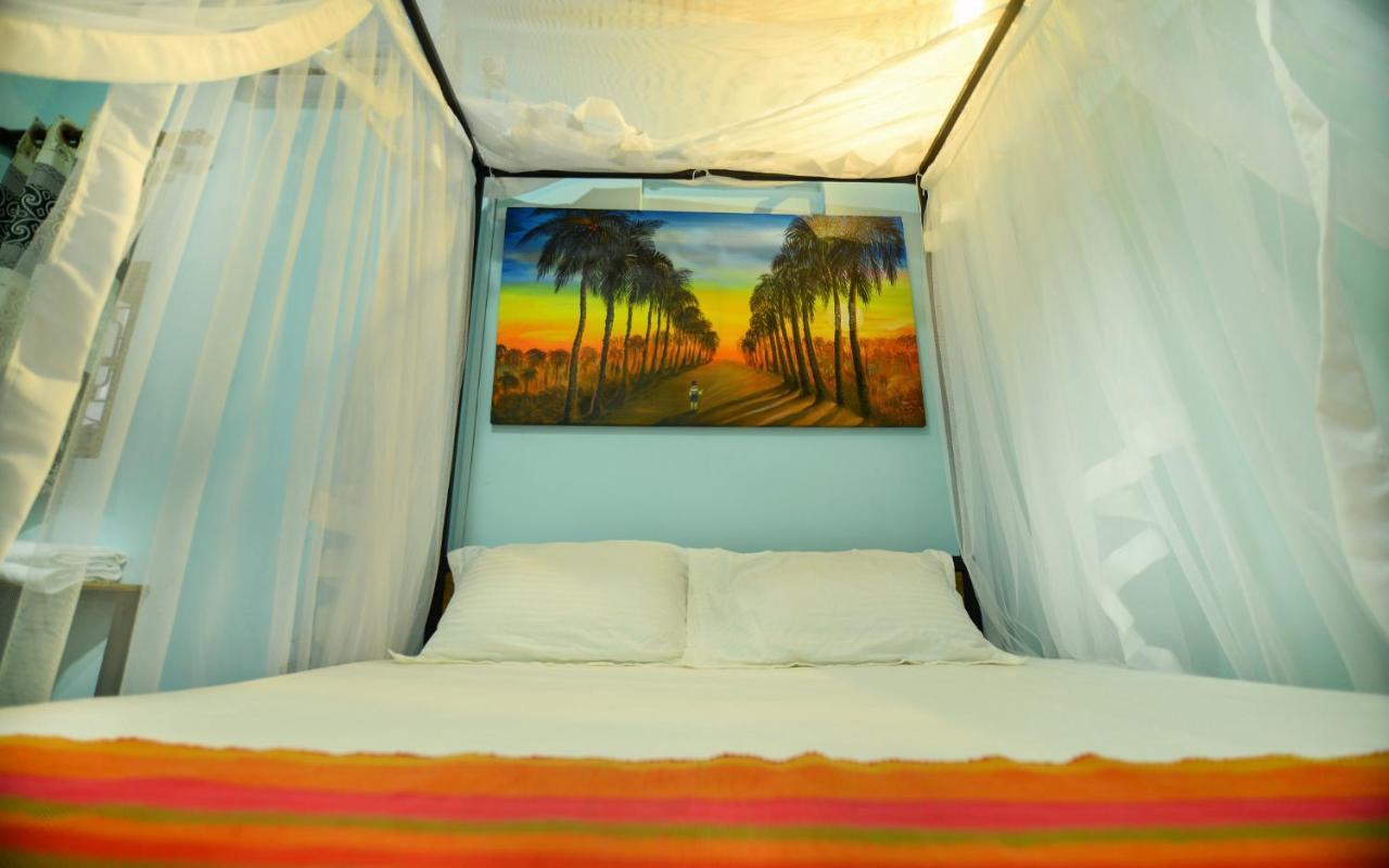 Hotel Palm Leaf Surf Cafe Galle Esterno foto