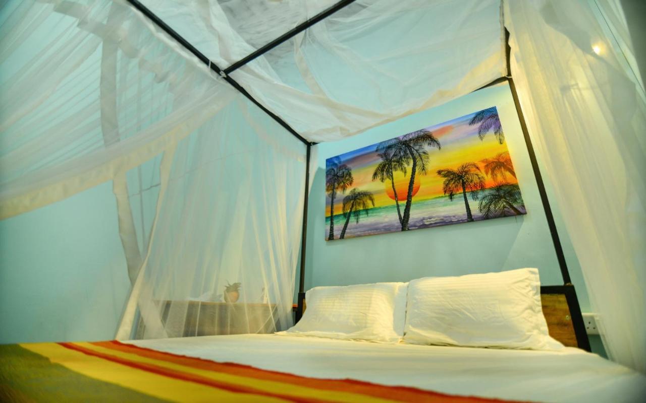 Hotel Palm Leaf Surf Cafe Galle Esterno foto