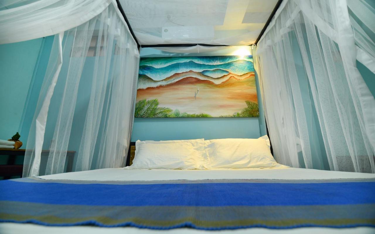 Hotel Palm Leaf Surf Cafe Galle Esterno foto