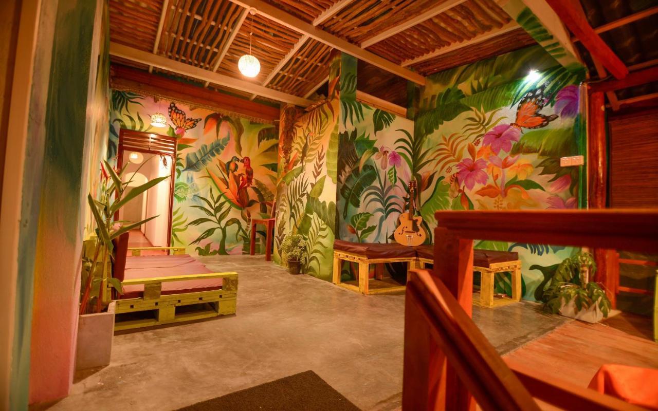 Hotel Palm Leaf Surf Cafe Galle Esterno foto