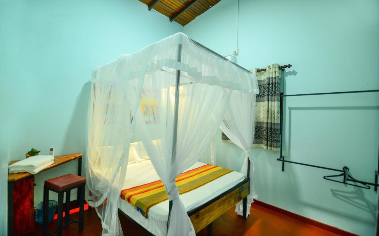 Hotel Palm Leaf Surf Cafe Galle Esterno foto