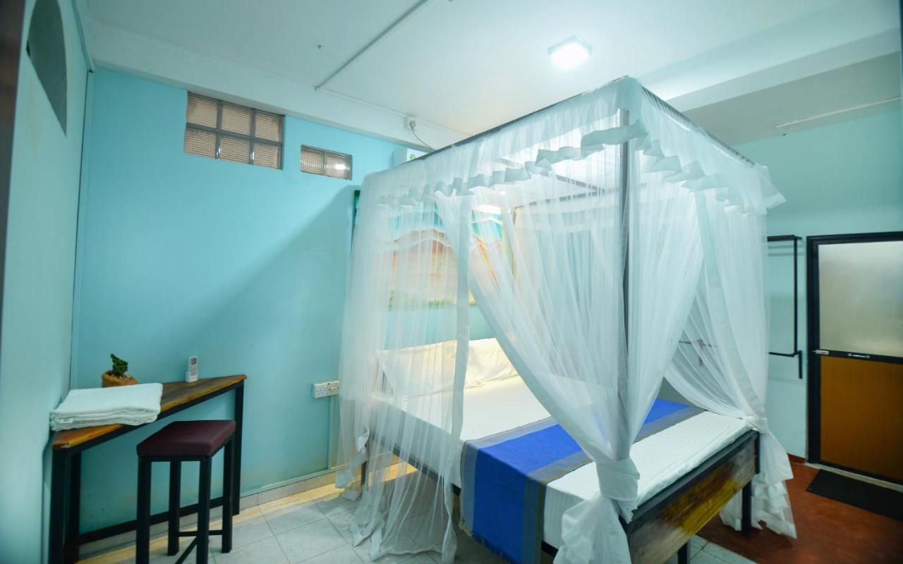 Hotel Palm Leaf Surf Cafe Galle Esterno foto